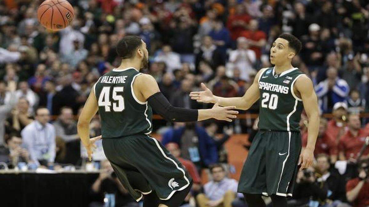 
Michigan State’s Denzel Valentine (left) celebrated with Travis Trice after a Sweet 16 victory over Oklahoma on Friday night.


