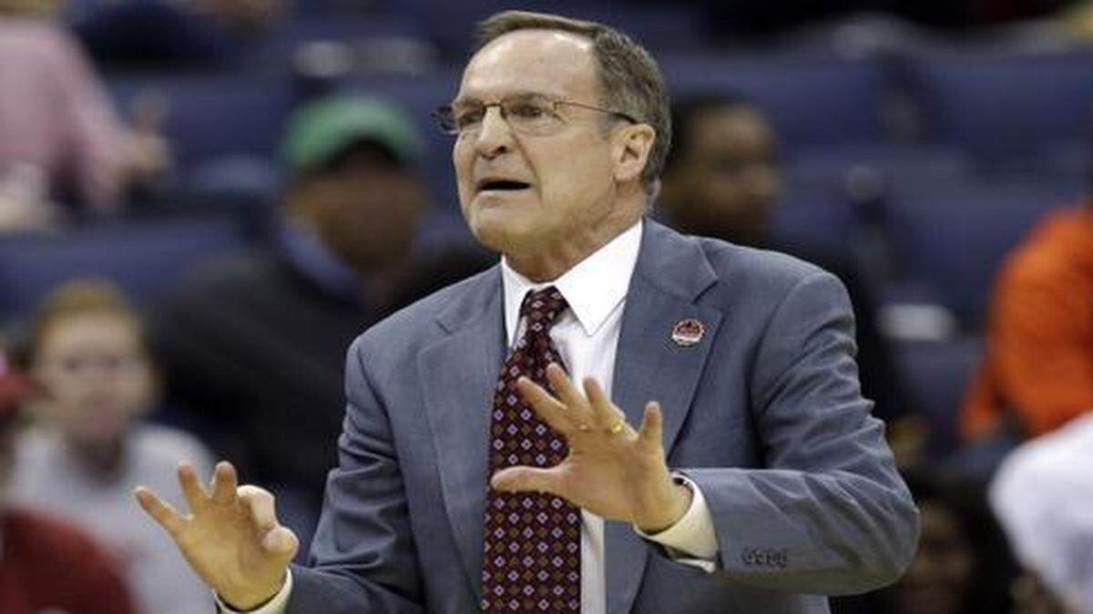 
Lon Kruger’s Oklahoma Sooners will take on Dayton in the Round of 32 on Sunday.



