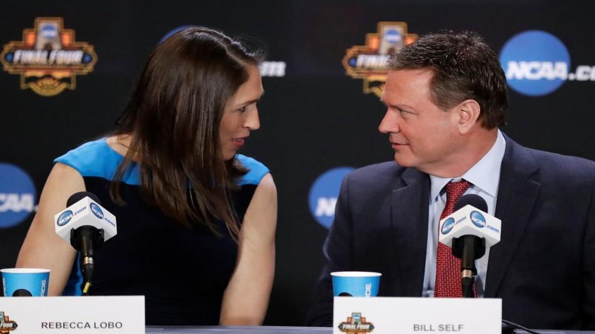 Rebecca Lobo talks to Bill Self at the Basketball Hall of Fame news conference Saturday in Glendale, Ariz.