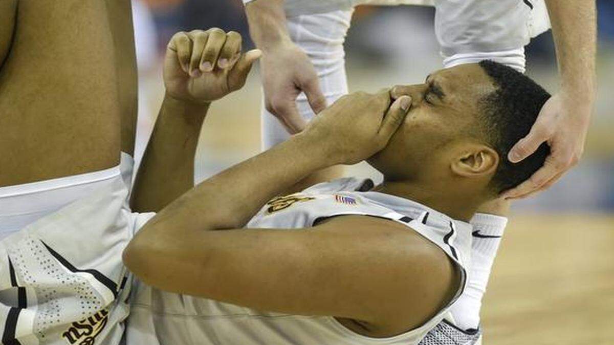 
Wichita State Shockers forward Darius Carter (12) grabbed his mouth in pain in the second half against the Indiana Hoosiers in Omaha, Neb., on Friday.


