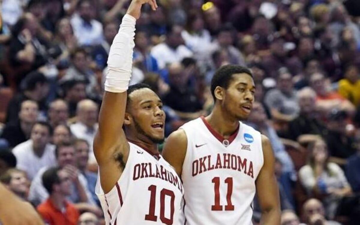 Oklahoma guard Jordan Woodard (10) paced Oklahoma with 22 points in the Sooners’ Sweet 16 victory over Texas A&M on Thursday.