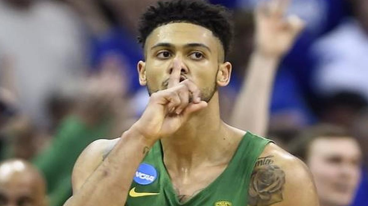 Oregon Ducks guard Tyler Dorsey (5) silenced the crowd with a three point basket over the Kansas Jayhawks in the second half in the Midwest Regional final of the NCAA Tournament at Sprint Center Saturday.
