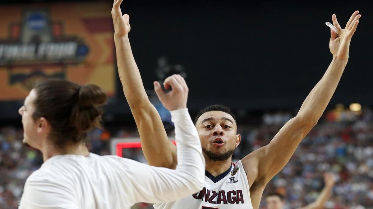 Gonzaga’s Nigel Williams-Goss (right) and his teammates celebrated after a 77-73 win over South Carolina in an NCAA semifinal game Saturday in Glendale, Ariz.