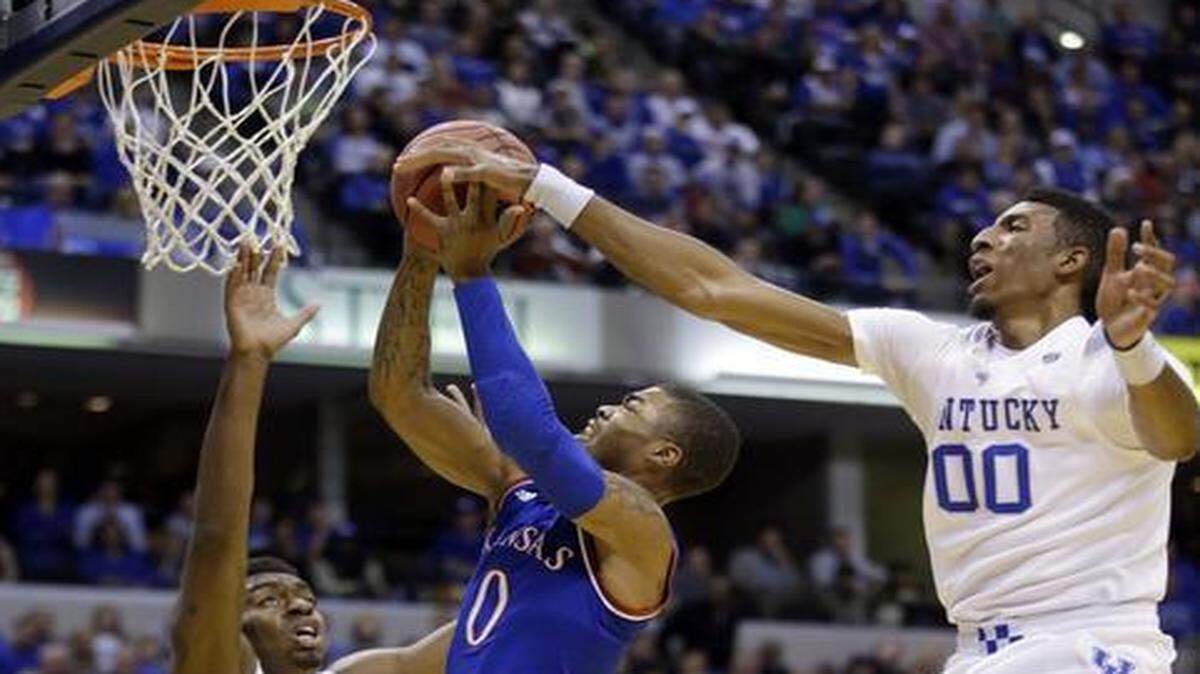 
Frank Mason and Kansas were blocked by Kentucky in November. The Wildcats won by 32 points.
