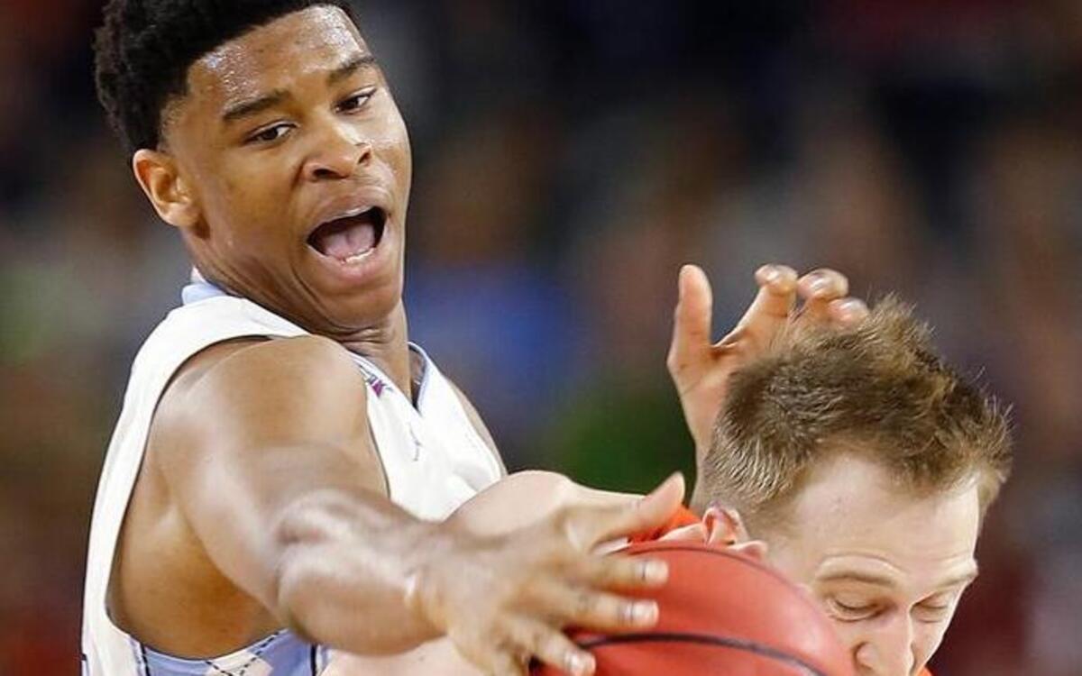 North Carolina guard Nate Britt (left) put pressure on Syracuse guard Trevor Cooney in the first half of Saturday’s NCAA Tournament semifinal game in Houston.