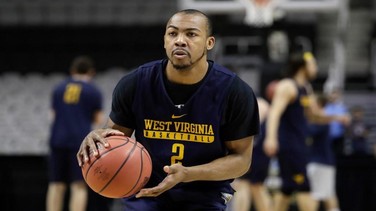 West Virginia’s Jevon Carter (2) prepares to shoot during practice Wednesday in San Jose, Calif., in preparation for an NCAA Tournament regional semifinal against Gonzaga on Thursday.