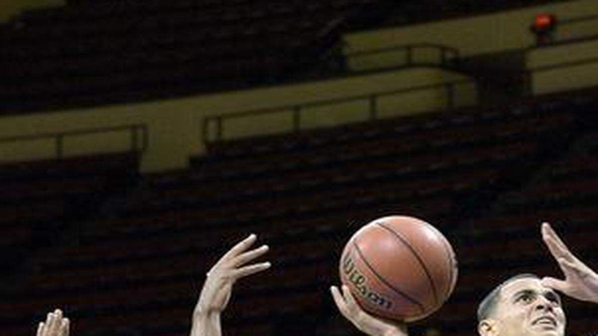 
Missouri Southern’s Marquis Addison scored between Central Oklahoma’s Aaron Anderson and Philip Brown during last year’s MIAA men’s basketball championship game at Municipal Auditorium.
