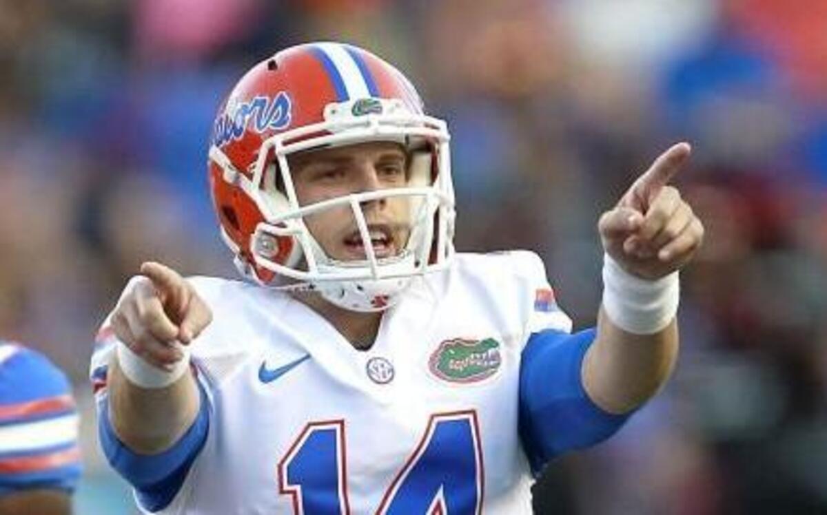 Florida quarterback Luke Del Rio (Jack’s son) points out defenders during the Orange and Blue Debut Spring Game earlier this month.