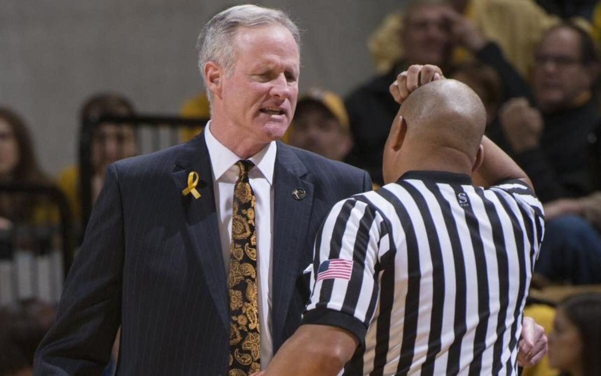 Missouri head coach Kim Anderson (left).