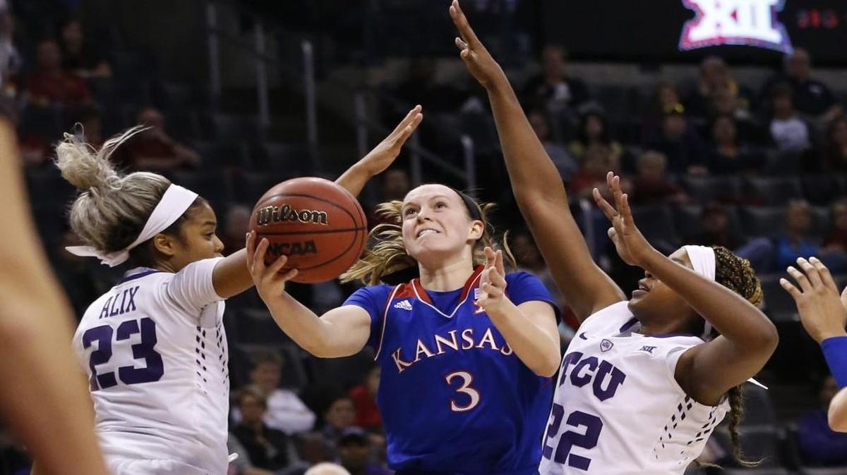 Lauren Aldridge (center) has settled in nicely at Mizzou since transferring from Kansas.