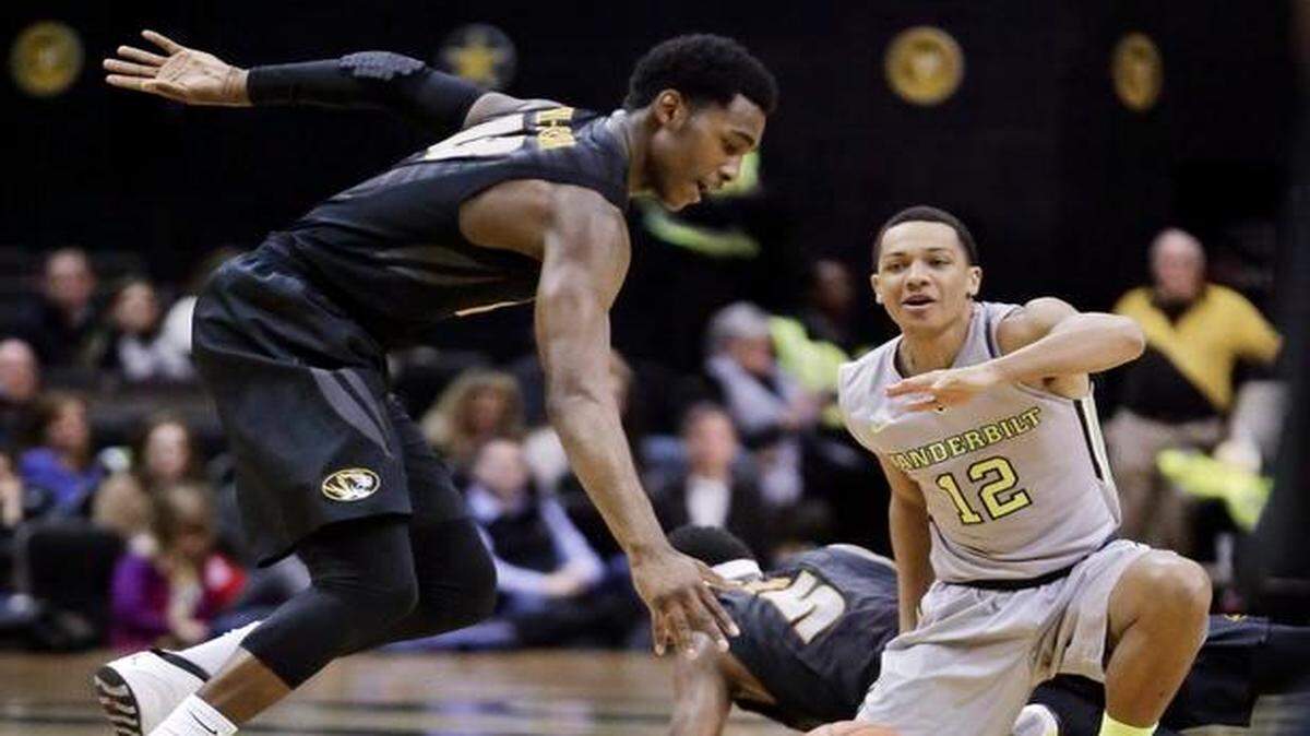 
Missouri guard Montaque Gill-Caesar (left) dribbled past Vanderbilt guard Phillip McGloin in the second half on Saturday in Nashville, Tenn.
