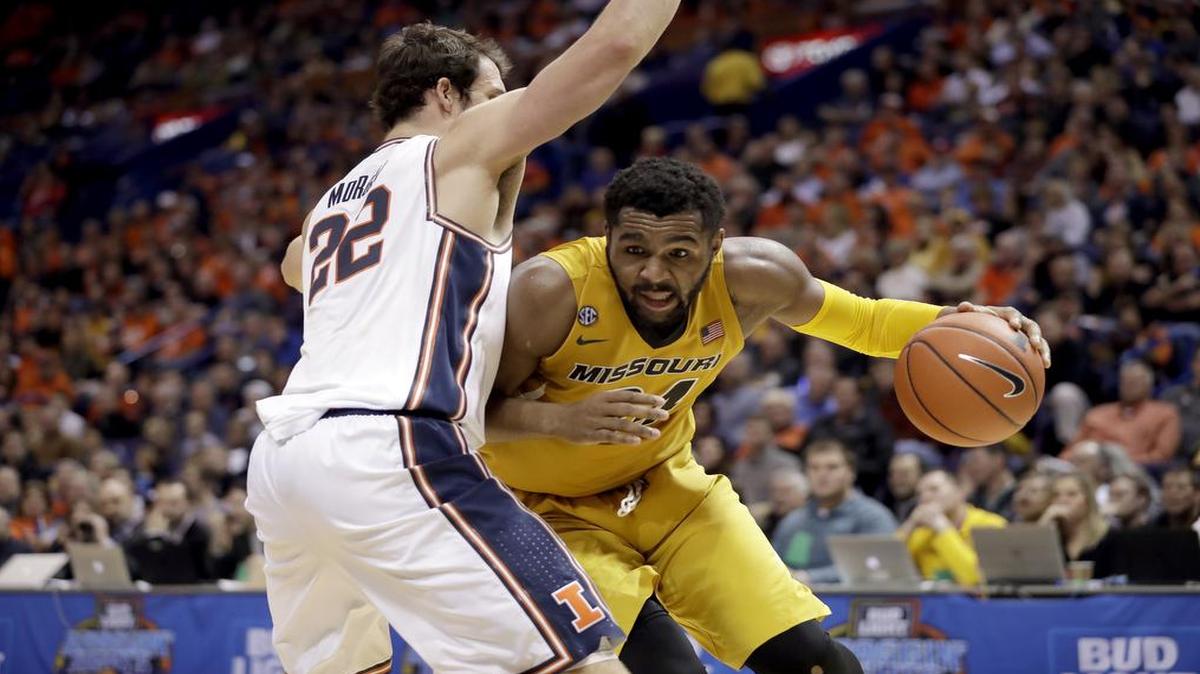 Missouri’s Kevin Puryear, right, heads to the basket against Illinois’ Maverick Morgan in last year’s Braggin’ Rights game.