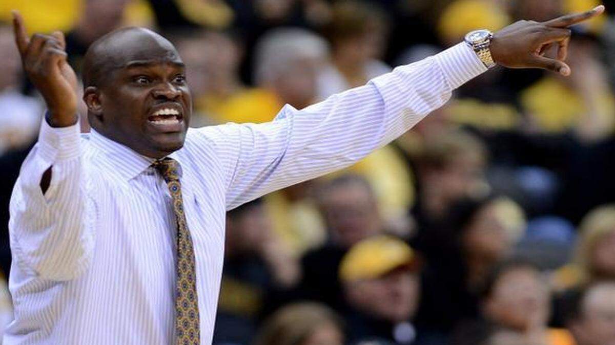 
Missouri men’s basketball associate head coach Tim Fuller will not return next season, according to a report from PowerMizzou.com. Fuller had been with the Tigers for four seasons, serving on the staffs of Frank Haith and Kim Anderson.

