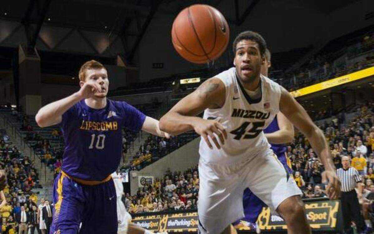 
Missouri's Keanau Post (right) and Lipscomb's Talbott Denny scrambled to keep a ball from going out of bounds during Saturday’scollege basketball in Columbia. Missouri won 72-60.
