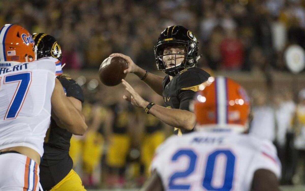 Missouri quarterback Drew Lock prepared to throw a pass between Florida’s Jordan Sherit (left) and Marcus Maye during a game last year.