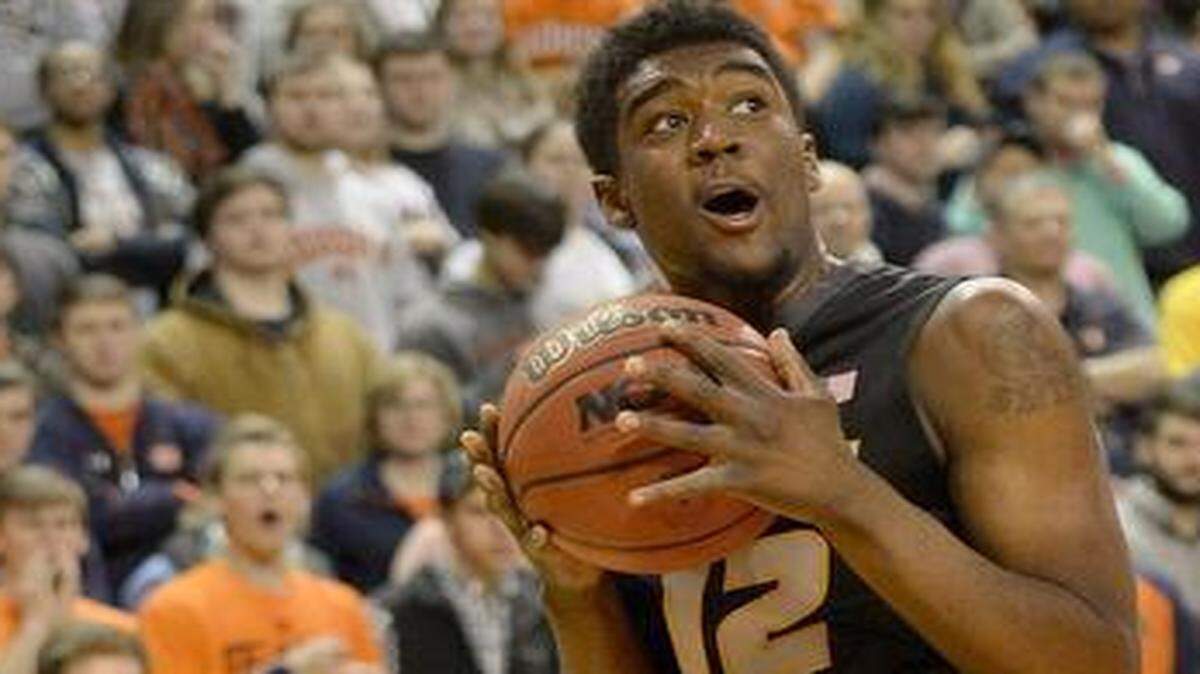 
Missouri guard Namon Wright drove to the basket past Auburn guard Tahj Shamsid-Deen during a game last month.
