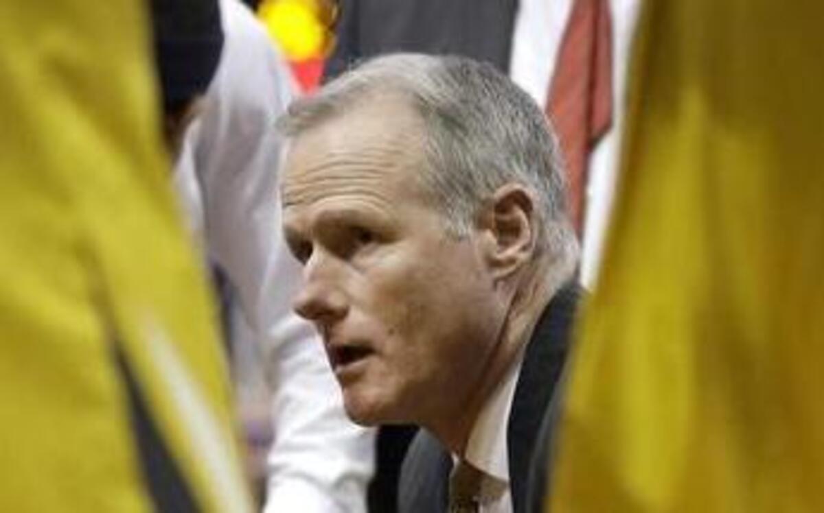 Missouri head coach Kim Anderson talked to his team during a timeout during last week’s game against Illinois in St. Louis.