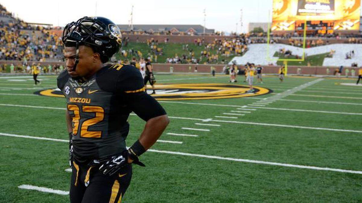 
Missouri running back Russell Hansbrough (32) dejectedly walked off of the field after the Indiana Hoosiers beat the No. 18 Tigers 31-27 on Saturday in Columbia.
