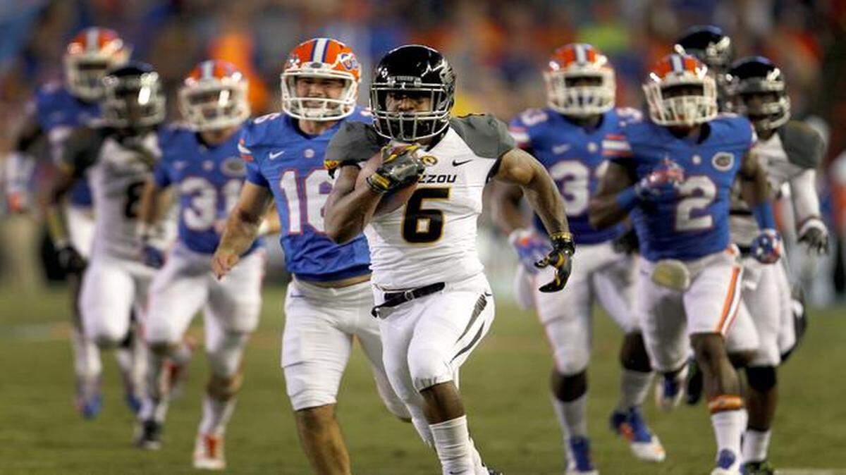 
Florida kicker Austin Hardin (16) chased Missouri’s Marcus Murphy (6) but couldn’t catch him as Murphy returned the opening kickoff for a touchdown Saturday night in Gainesville, Fla.
