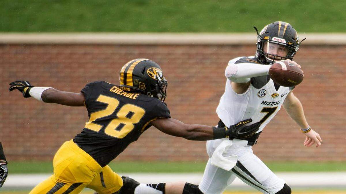 
Missouri quarterback Maty Mauk finished spring practice on a high note at Saturday’s spring game in Columbia, ending nine of 14 for 68 yards with a touchdown and no interceptions. He ran from the grasp of defensive back Logan Cheadle during the game in Columbia.


