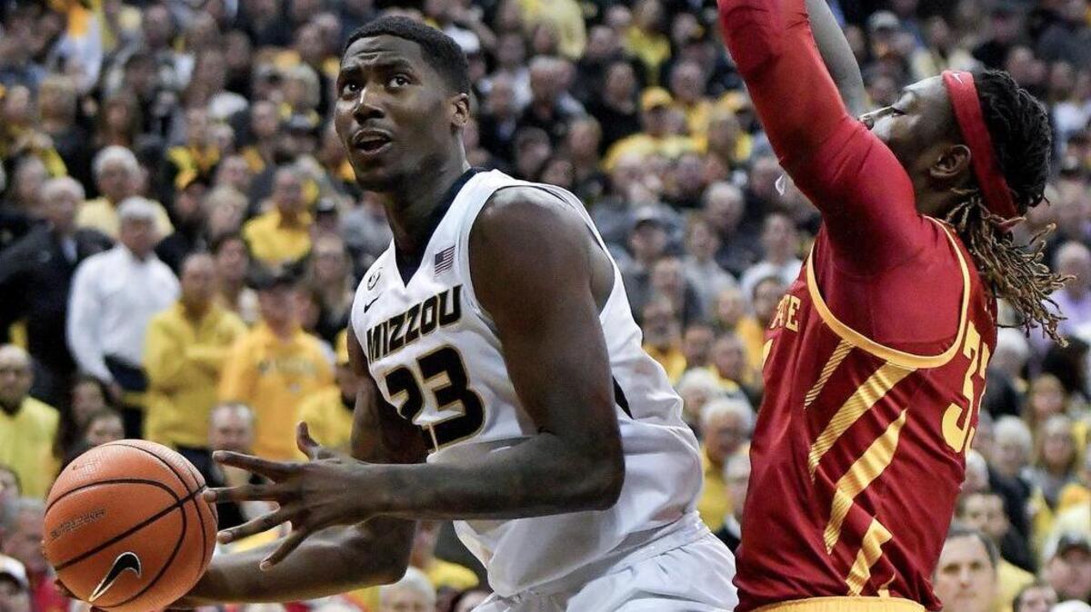 Missouri Tigers forward Jeremiah Tilmon (left)