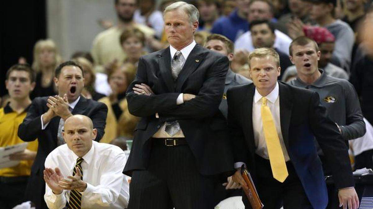 
“They’re young and they haven’t played much together,” coach Kim Anderson (center) says of his Missouri man’s basketball team, which lost 69-61 to UMKC on Friday in the Tigers’ regular-season opener. Missouri faces Valparaiso on Sunday.
