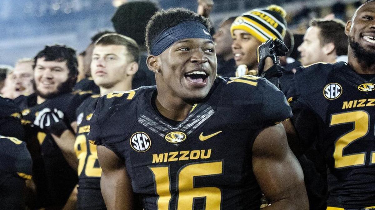 Missouri Tigers running back Damarea Crockett (16).