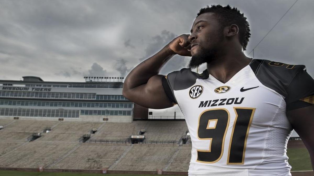 Missouri junior defensive end Charles Harris could enter the NFL Draft after this season.