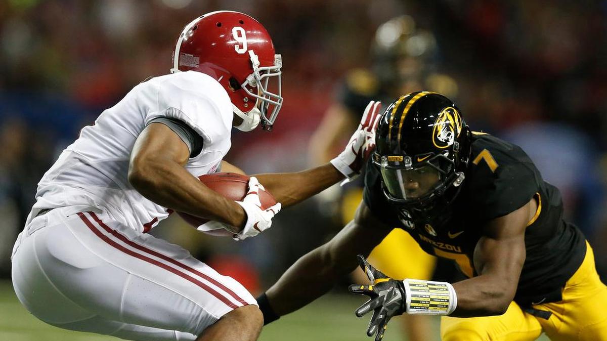 
Missouri defensive back Kenya Dennis (right) defended Alabama wide receiver Amari Cooper during the Southeastern Conference championship game last season.
