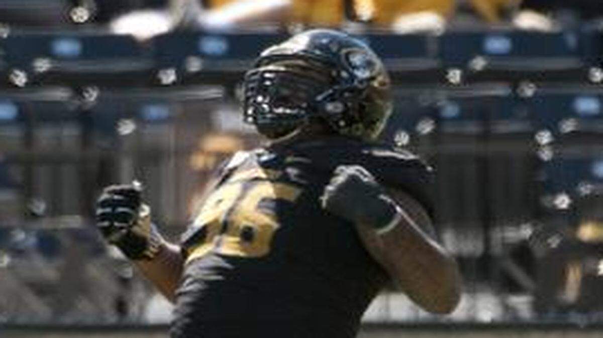 
Missouri’s Lucas Vincent (center) celebrated a sack with teammates Shane Ray (left) and Harold Brantley during the fourth quarter against Central Florida on Sept. 13, 2014, in Columbia, Mo. 

