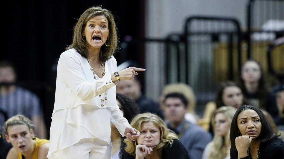 Missouri coach Robin Pingeton shouts from the sideline during the first half against Mississippi on Thursday in Columbia, Mo.
