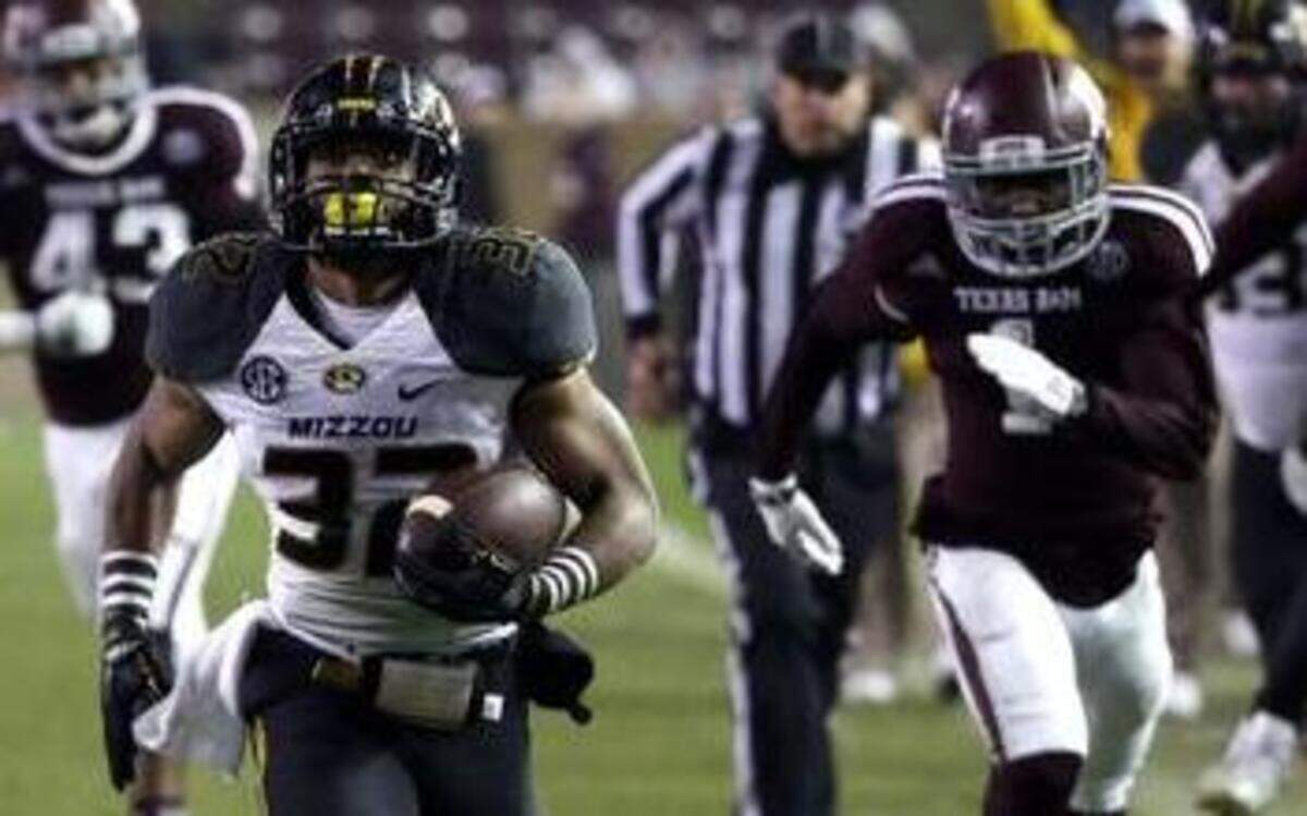 
Missouri running back Russell Hansbrough ran for a 45-yard touchdown Saturday in the third quarter against Texas A&M. He ran for 149 yards and two touchdowns in seven carries during the quarter.
