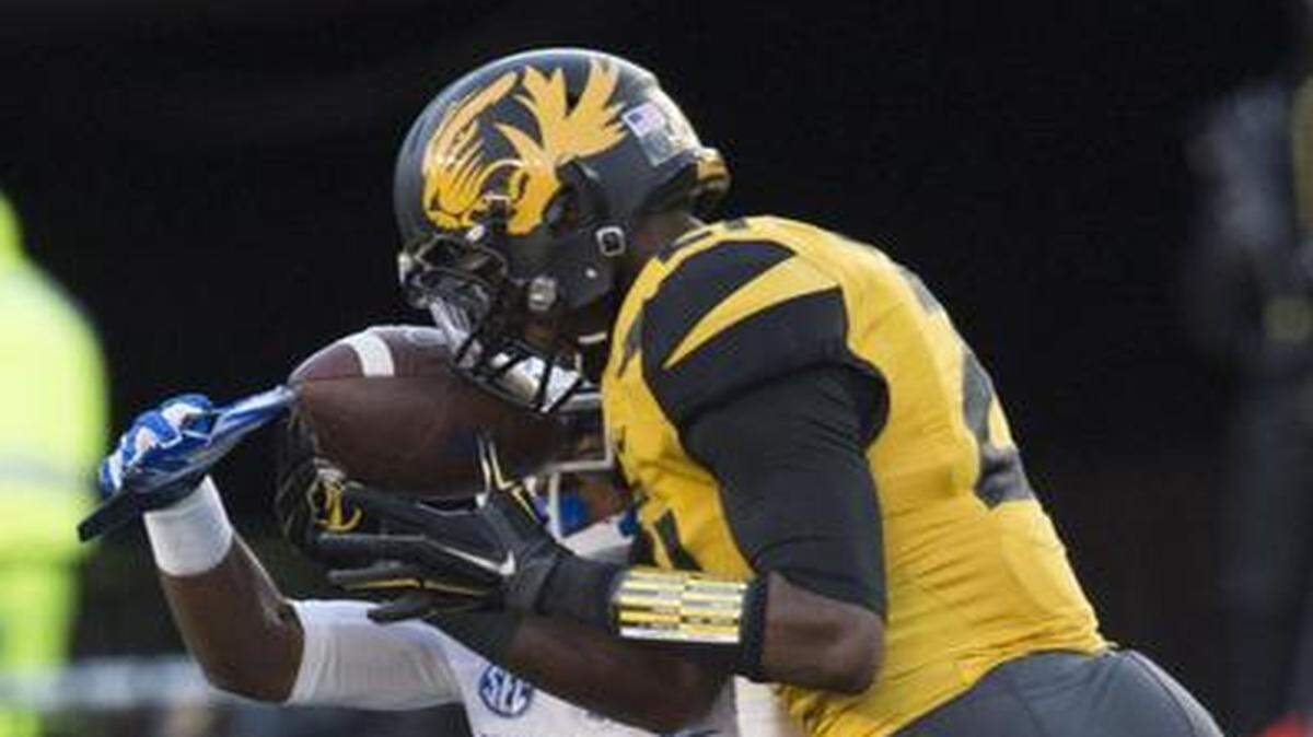 
Missouri safety Ian Simon broke up a pass intended for Kentucky wide receiver Garrett Johnson during MU’s 20-10 win on Nov. 1, 2014, in Columbia.
