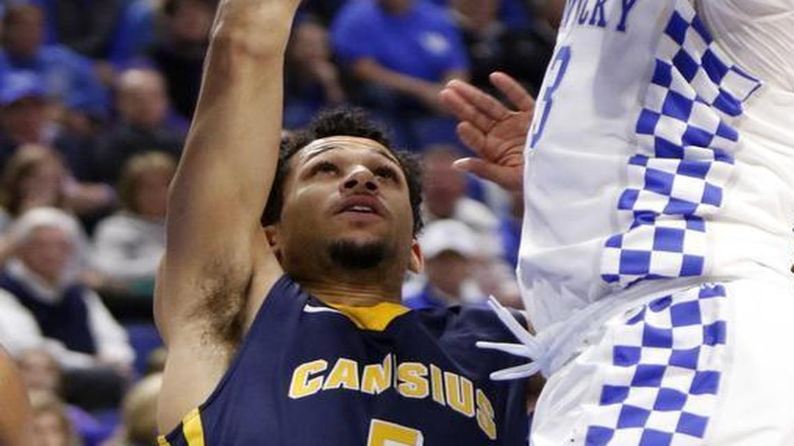 Kassius Robertson (left) played for Canisius against Kentucky last season. Robertson averaged 16.1 points for the Golden Griffins in 2016-17.
