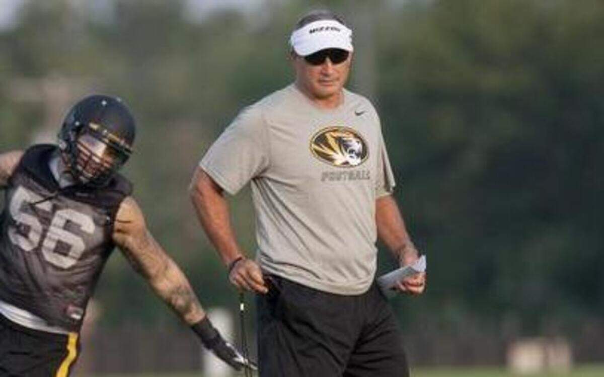 
Missouri’s Shane Ray ran around head coach Gary Pinkel during practice on Tuesday in Columbia, Mo. Pinkel said Friday that he supports continuing to play schools outside of the big five conferences.


