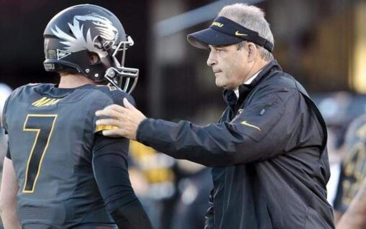 
Missouri Tigers head coach Gary Pinkel greeted Missouri Tigers quarterback Maty Mauk at a game last year.
