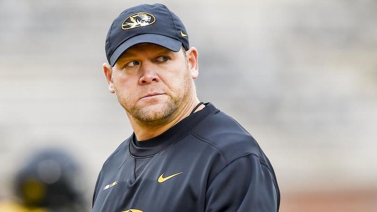 Two of MU coach Barry Odom’s assistants — inside linebackers coach Vernon Hargreaves and offensive line coach Brad Davis — have agreed to two-year contracts that will give them pay raises from their previous jobs.