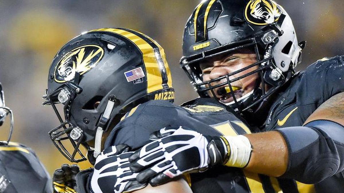Missouri tight end Kendall Blanton (center) was surrounded by running back Damarea Crockett (left) and offensive lineman Kevin Pendleton (right) after Blanton scored a touchdown against Eastern Michigan on Saturday.