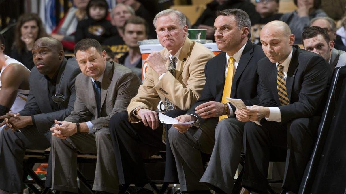 The Missouri basketball team coached by Kim Anderson (center) is 5-7 entering SEC games.