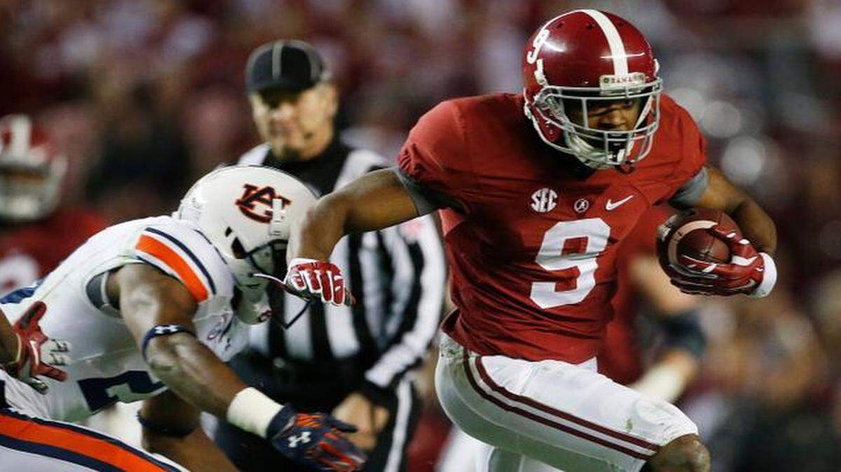 
Alabama wide receiver Amari Cooper (9) runs against Auburn defensive back Johnathan Ford (23) during the second half of the Iron Bowl NCAA college football game, Saturday, Nov. 29, 2014, in Tuscaloosa, Ala.
