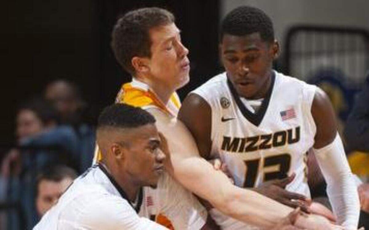 
Missouri’s Keith Shamburger (left) and teammate Montaque Gill-Caesar tried try to keep control of the ball as Valparaiso’s David Skara moved in to steal in the second half Sunday in Columbia. Missouri won the game 56-41.
