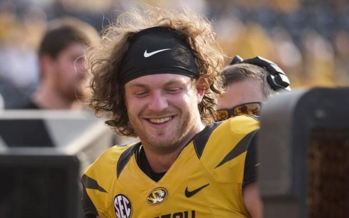 Missouri quarterback Maty Mauk returned to practice Tuesday after a four-game suspension, coach Gary Pinkel said, but Pinkel refused to discuss who would start at quarterback Nov. 5.