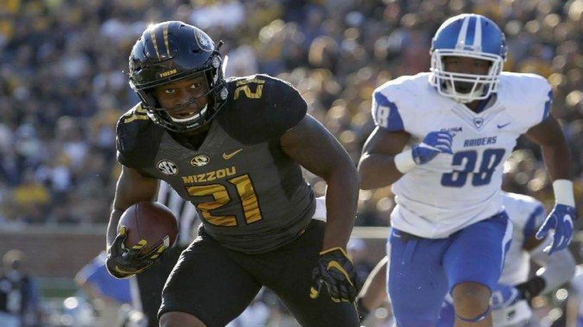 Missouri running back Ish Witter ran away from Middle Tennessee defenders Jimal McBride (left) and Malik Hawkins in Saturday’s game in Columbia. Witter took a big hit during the game but returned in the next series.