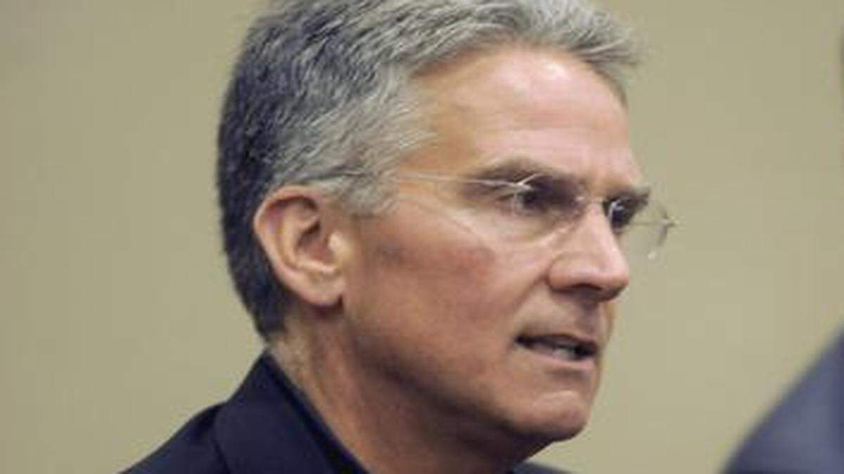 
Missouri athletic director Mike Alden said Friday that he believed in 2008 that police involvement was sufficient when he learned a woman had made a sexual assault allegation against a MU football player
