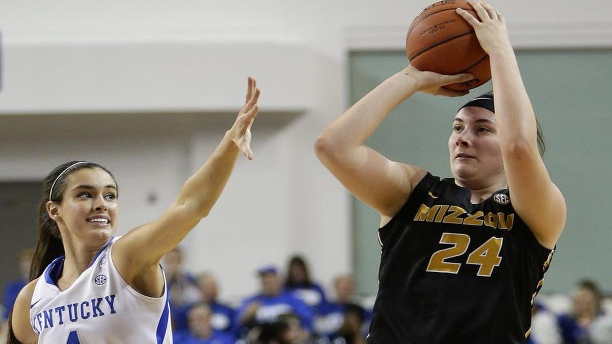 Missouri’s Sierra Michaelis (right) made four three-pointers in a 64-62 loss at Kentucky on Thursday night.