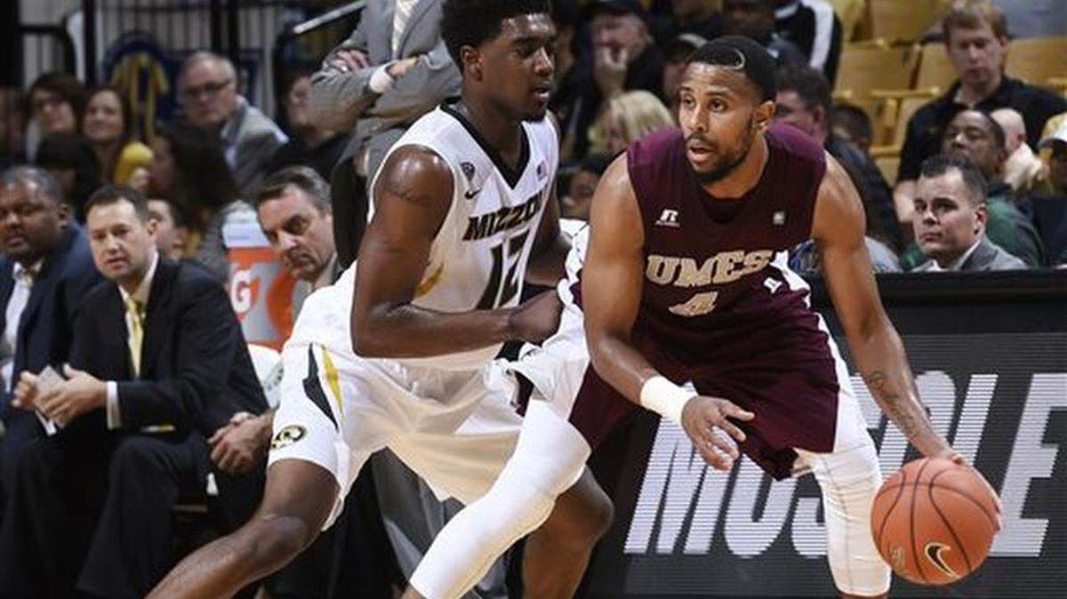 Missouri's Namon Wright, left, defends against Maryland-Eastern Shore's Devin Martin, right, in front of the Missouri bench during the first half of an NCAA college basketball game Sunday, Nov. 15, 2015, in Columbia, Mo.