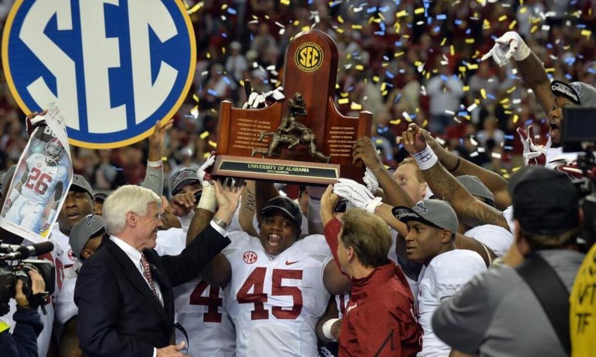 
The Alabama Crimson Tide celebrated its 42-13 defeat of Missouri on Dec. 6, 2014, to win the Southeastern Conference Championship. The SEC, in conjunction with the AMB Sports & Entertainment and the Georgia World Congress Center Authority, on Tuesday announced a 10-year agreement that will keep the conference’s annual championship football game in Atlanta through 2026.
