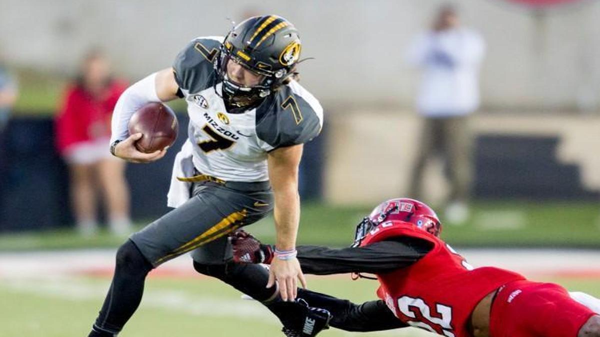 
Missouri quarterback Maty Mauk (left) avoided a tackle by Arkansas State defender Jamaris Hart in the first half Saturday night in Jonesboro, Ark.
