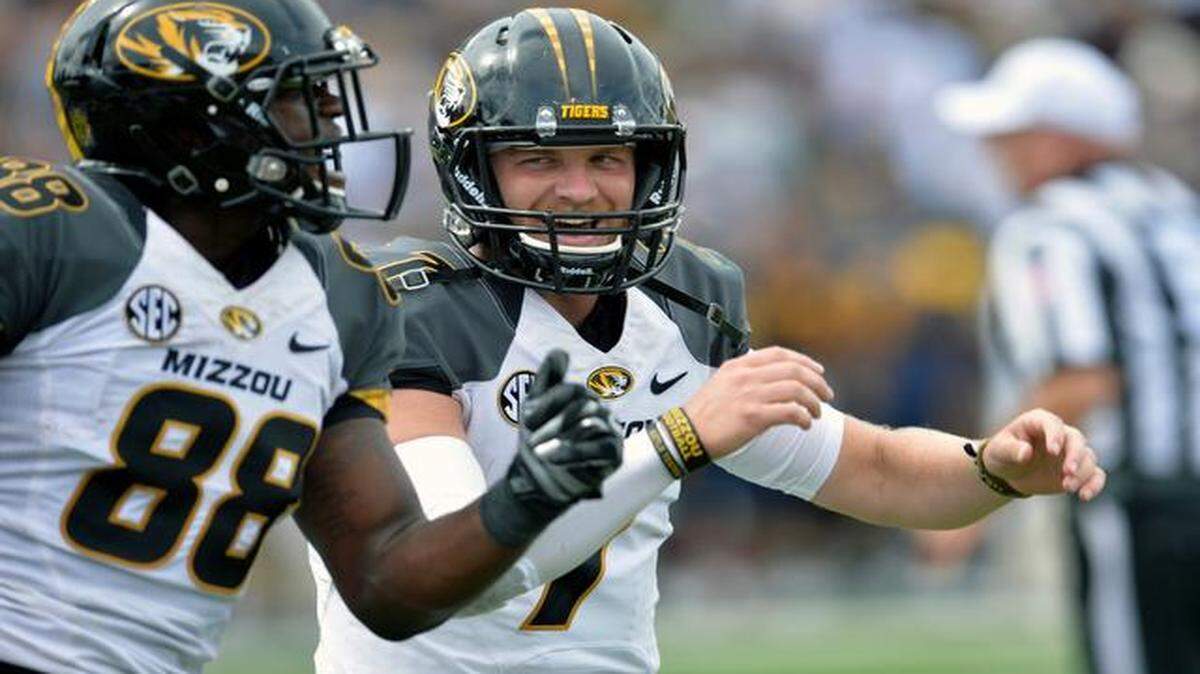 
Missouri quarterback Maty Mauk (7) celebrated his touchdown pass to wide receiver Jimmie Hunt (88) in the fourth quarter against Toledo on Saturday in Toledo, Ohio. Missouri won the game 49-24.
