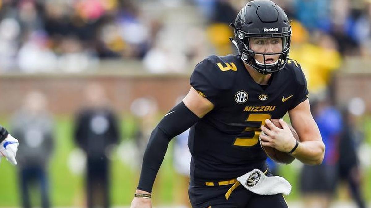 Missouri Tigers quarterback Drew Lock